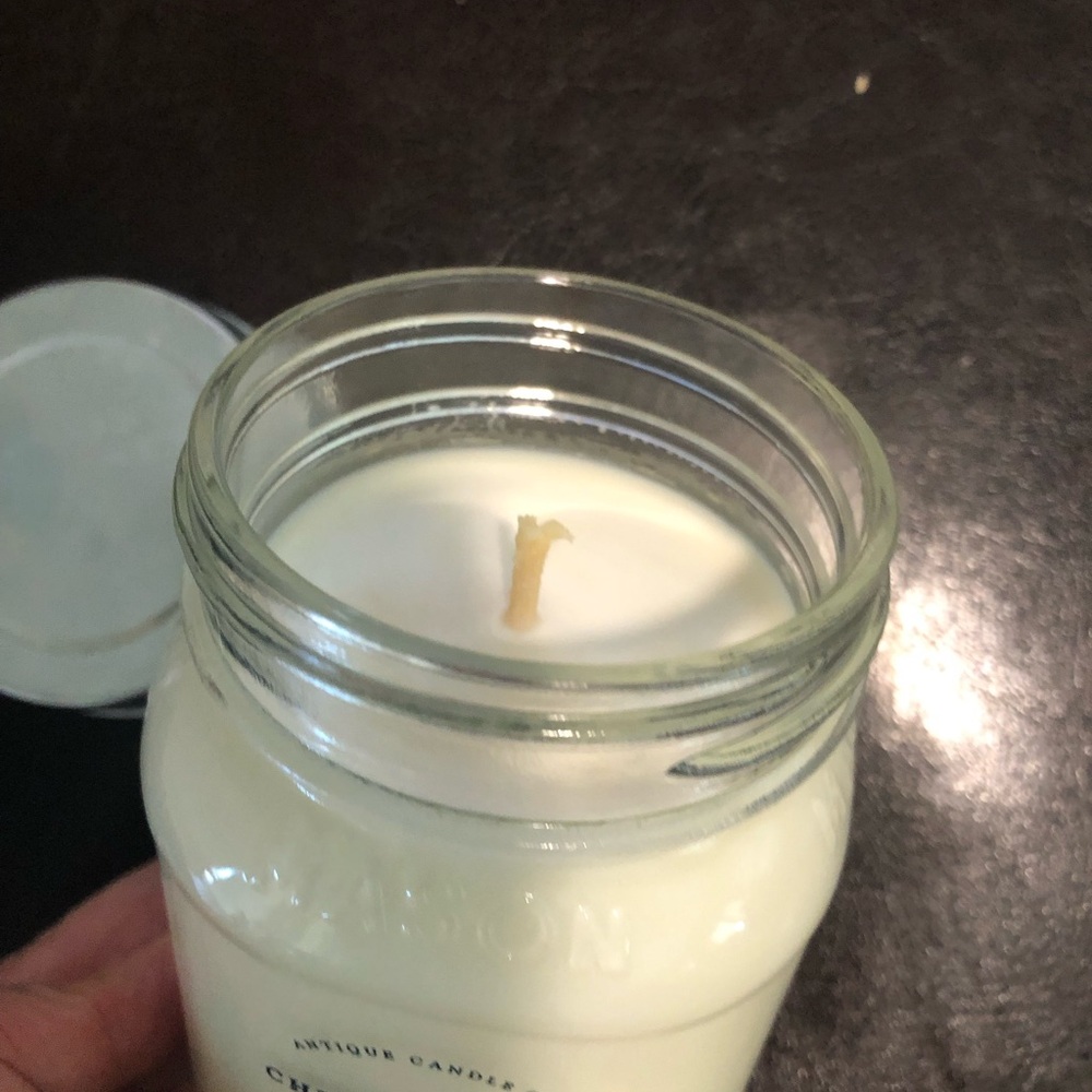 Antique Candle Co. Christmas Day Soy Candle - Picture 2 of 2